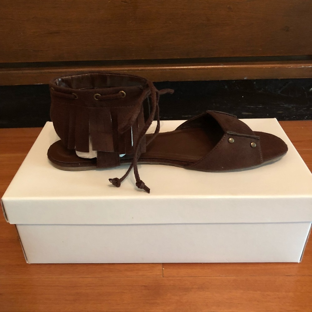 NIB Forever 21 XXI Faux Suede Fringe Sandals